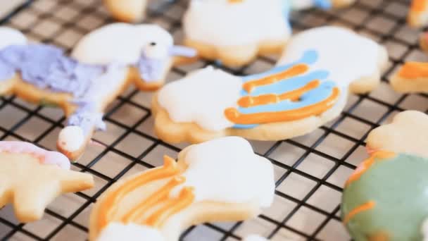 Oficios Para Niños Decorado Con Galletas Unicornio Glaseado Real Estante — Vídeo de stock