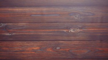 Pembe plaka üzerine Kraliyet krema şeker kurabiye şeklinde unicorn süslenmiş.