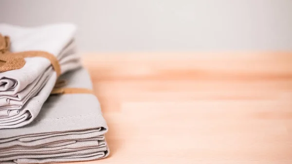 New Linen Dinner Napkin Wood Table — Stock Photo, Image