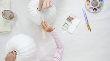 Adım adım. Cadılar Bayramı zanaat balkabağı unicorn tema ile dekorasyon