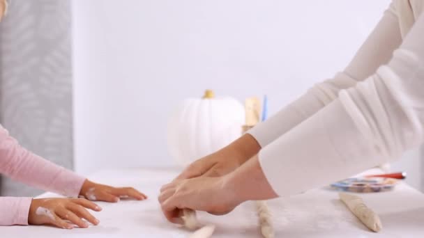 Lépésről Lépésre Anya Lánya Halloween Díszítő Kézműves Sütőtök Unicorn Téma — Stock videók