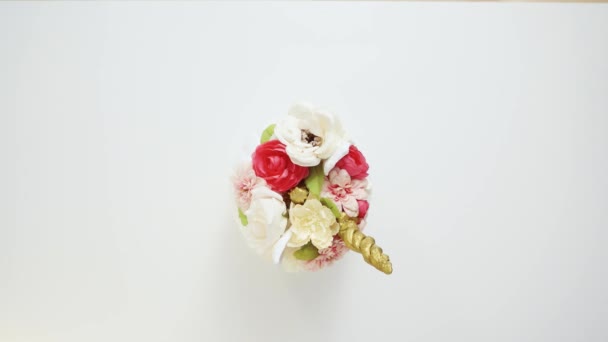 Vista Superior Abóbora Artesanal Pintado Branco Decorado Com Flores Rosa — Vídeo de Stock