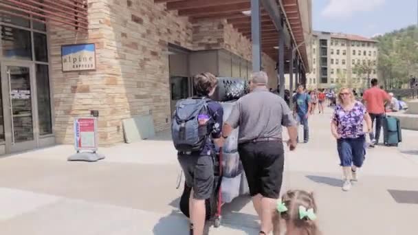 Colorado Springs Colorado Eua Agosto 2018 Estudante Mudando Para Dormitórios — Vídeo de Stock