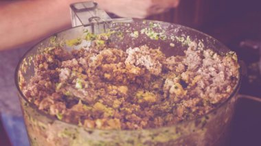 Zemin sığır eti ve Türkiye için İtalyan raviolis personel.