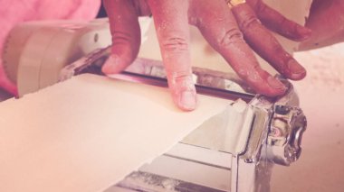 İtalyan raviolis sıfırdan İtalyan partide yapma.