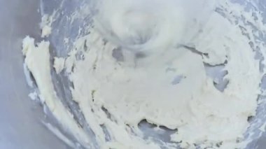 Adım adım. Vanilyalı kek yapmak için mutfak Mikser malzemeyi karıştırma