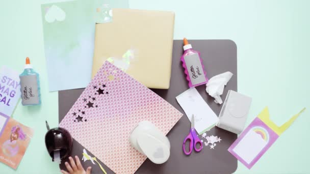 Paso Paso Regalo Decoración Para Niños Cumpleaños Con Papel Artesanal — Vídeo de stock