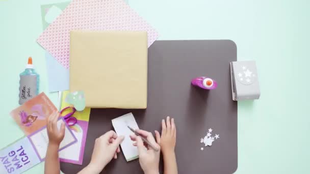 Krok Krokem Dekorace Pro Děti Narozeninám Kraftový Papír — Stock video