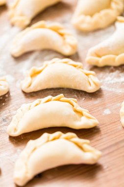 Ev yapımı tavuk empanadas yapma.