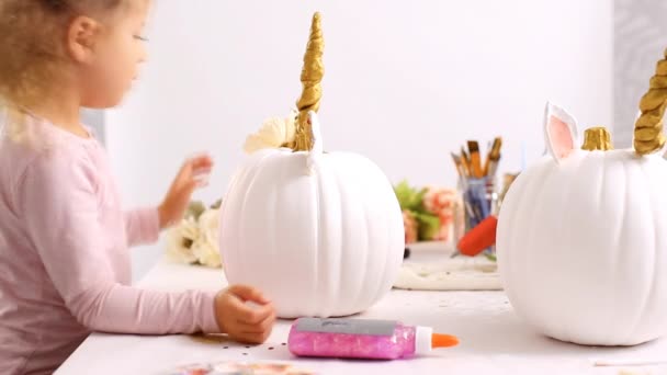 Mother Daughter Decorating Craft Pumpkins Flowers Make Unicorn Theme Pumpkin — Stock Video