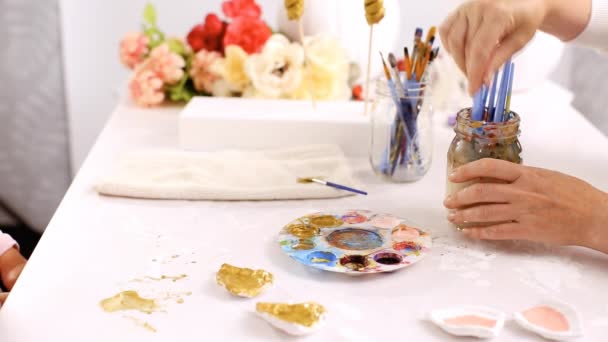 Peinture Mère Fille Avec Argile Peinture Corne Sculptée Oreilles Pour — Video