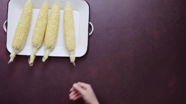 Крок Кроком Приготування Інгредієнтів Приготування Мексиканського Вуличного Кукурудзяного Салату — стокове відео