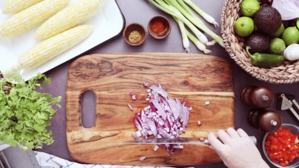 Krok Krokem Krájení Fialové Cibule Dřevěné Prkénko — Stock video