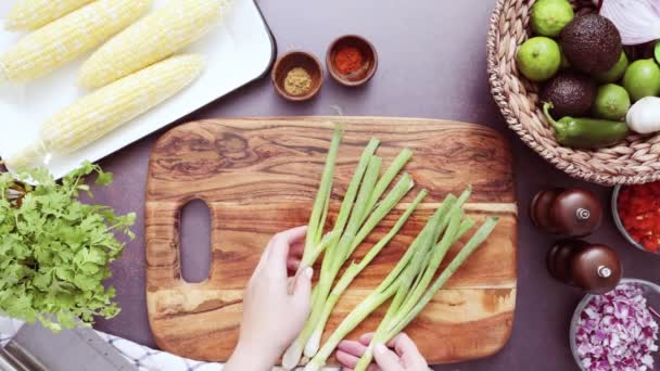 Pas Pas Trancher Les Oignons Verts Sur Une Planche Découper — Video