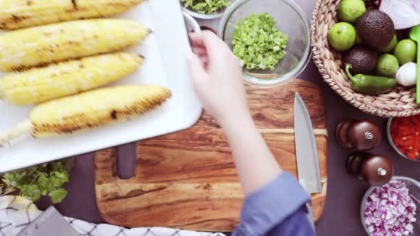 Preparing homemade guacamole — Stock Video
