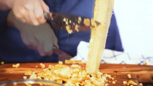 准备自制鳄梨酱 — 图库视频影像