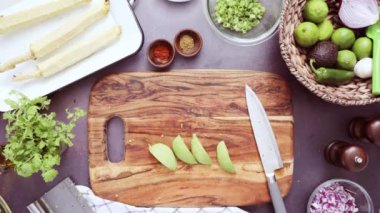 Ev yapımı Guakamole hazırlık