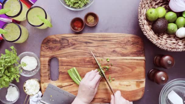 Preparazione del guacamole fatto in casa — Video Stock