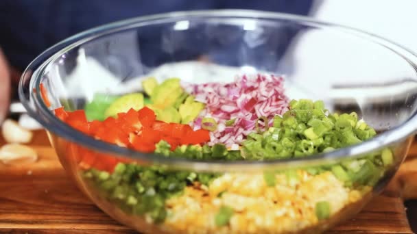 Przygotowywania domowych guacamole — Wideo stockowe