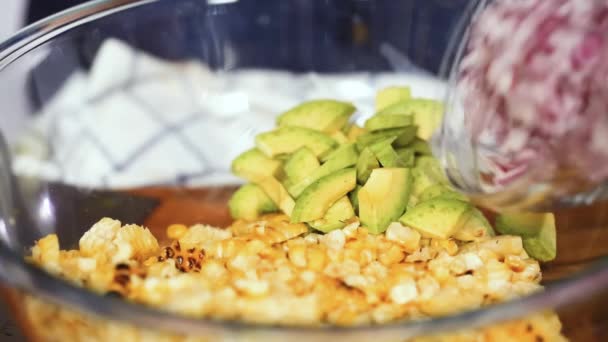 Preparing homemade guacamole — Stock Video