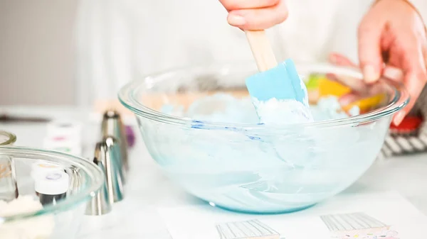 Schritt Für Schritt Färbung Buttercreme Zuckerguss Mit Lebensmittelfarben Für Einhorn — Stockfoto