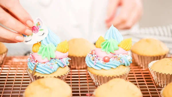 Step Step Decorating Unicorn Themed Vanilla Cupcakes Rainbow Buttercream Frosting — Stock Photo, Image