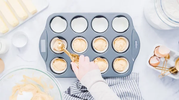 Step Step Baking Vanilla Cupcakes Metal Cupcake Pan — Stock Photo, Image
