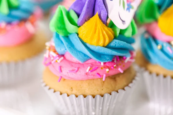 Zblízka Jednorožec Cupcakes Vícebarevná Buttercream Poleva — Stock fotografie