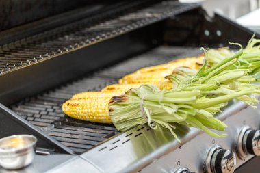 Meksika Caddesi Mısır elote açık gaz ızgara ızgara.