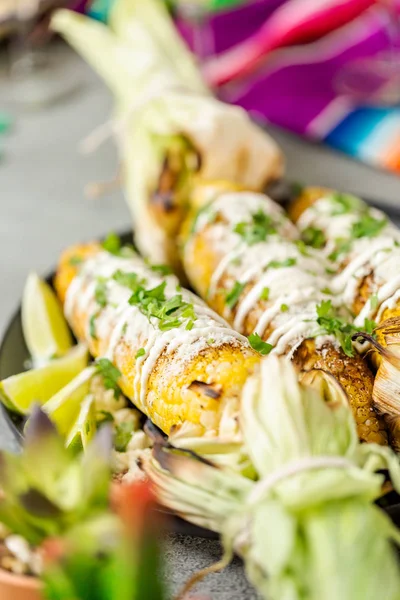 Grilling Mexican Street Corn Elote Garnished Spices Fresh Cilantro Serving — Stock Photo, Image