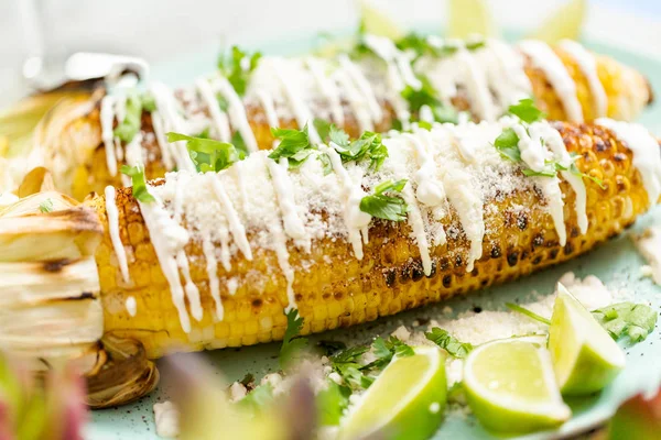 Grilling Mexican Street Corn Elote Garnished Spices Fresh Cilantro Serving — Stock Photo, Image