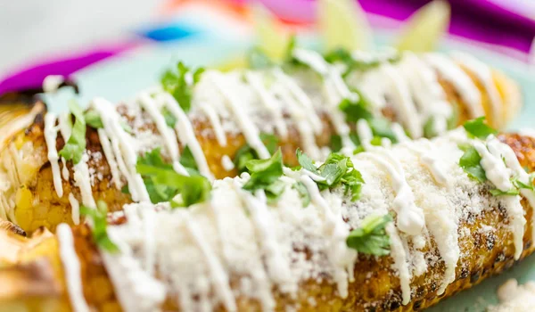 Grilling Mexican Street Corn Elote Garnished Spices Fresh Cilantro Serving — Stock Photo, Image