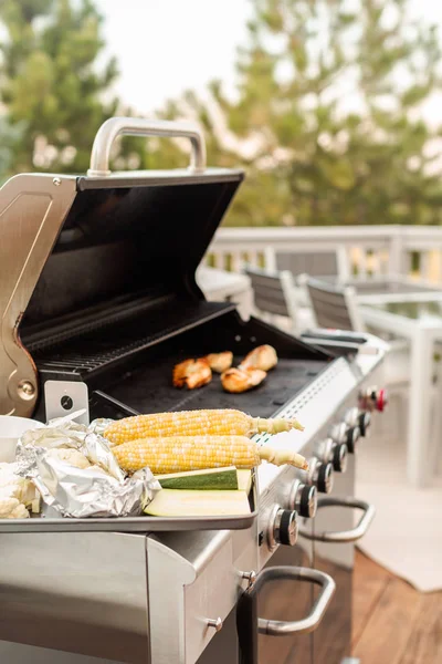 Grillen Gesundes Abendessen Mit Bio Hühnchen Und Gemüse — Stockfoto