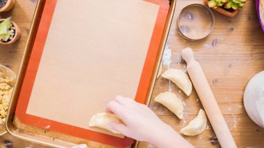 Adım adım. Ev yapımı yapma empanadas farklı dolguları ile.