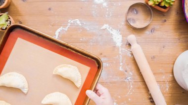 Adım adım. Ev yapımı yapma empanadas farklı dolguları ile.