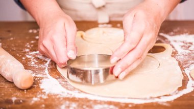 Adım adım. Ev yapımı yapma empanadas farklı dolguları ile.