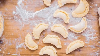 Adım adım. Ev yapımı yapma empanadas farklı dolguları ile.