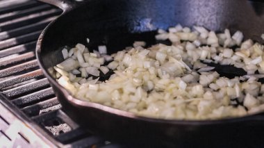 Adım adım. Dolgu empanadas için yapmak için ızgara sebze.