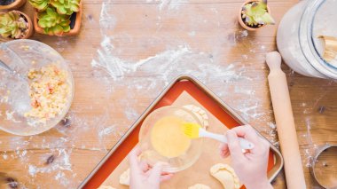 Adım adım. Ev yapımı yapma empanadas farklı dolguları ile.