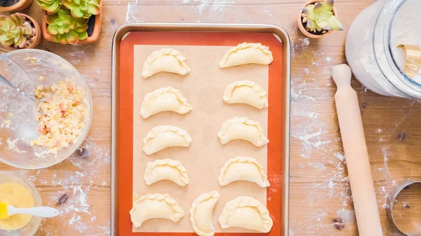 Stap Voor Stap Making Huisgemaakt Empanadas Met Verschillende Vullingen — Stockfoto