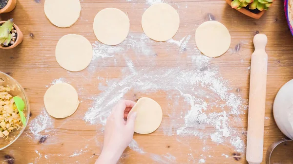 Stap Voor Stap Making Huisgemaakt Empanadas Met Verschillende Vullingen — Stockfoto