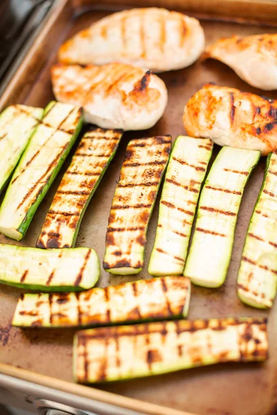 Cocinar Una Cena Saludable Parrilla Gas Aire Libre — Foto de Stock