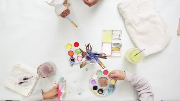 Passo Passo Meninas Pintando Papel Mache Unicórnio Com Tinta Acrílica — Vídeo de Stock