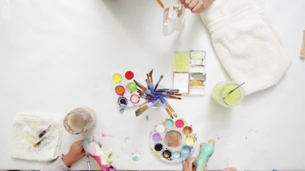 Passo Passo Meninas Pintando Papel Mache Unicórnio Com Tinta Acrílica — Vídeo de Stock