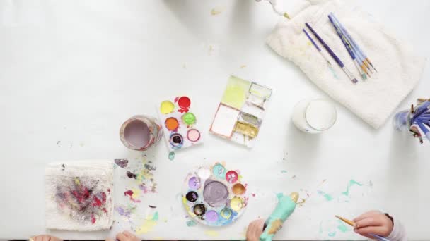 Passo Passo Meninas Pintando Papel Mache Unicórnio Com Tinta Acrílica — Vídeo de Stock