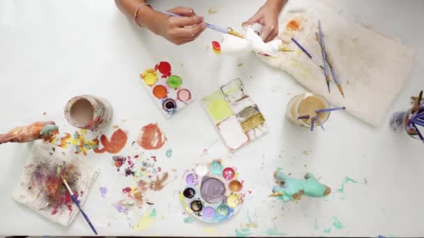 Desfasamento Temporal Passo Passo Meninas Pintando Papel Mache Unicórnio Com — Vídeo de Stock