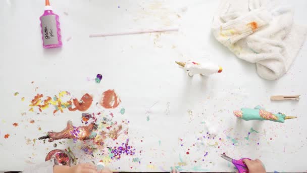 Step Step Little Girls Decorating Paper Mache Unicorn Glitter Paper — Stock Video