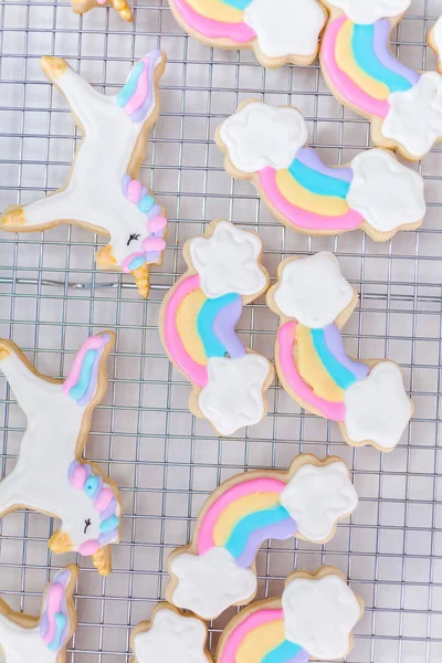 Décorer Les Biscuits Sucre Sur Thème Licorne Avec Glaçage Royal — Photo