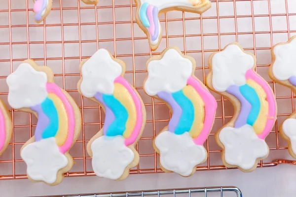 Décorer Les Biscuits Sucre Sur Thème Licorne Avec Glaçage Royal — Photo