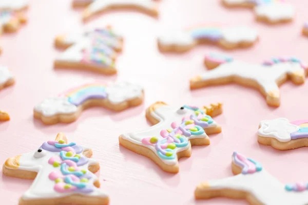 Biscuits Sucre Licorne Décorés Glaçage Royal Sur Fond Rose — Photo